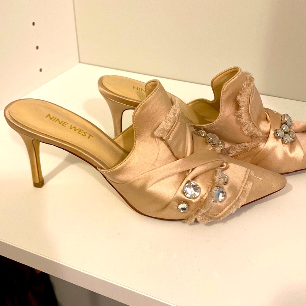 Nine West cute slip in’s